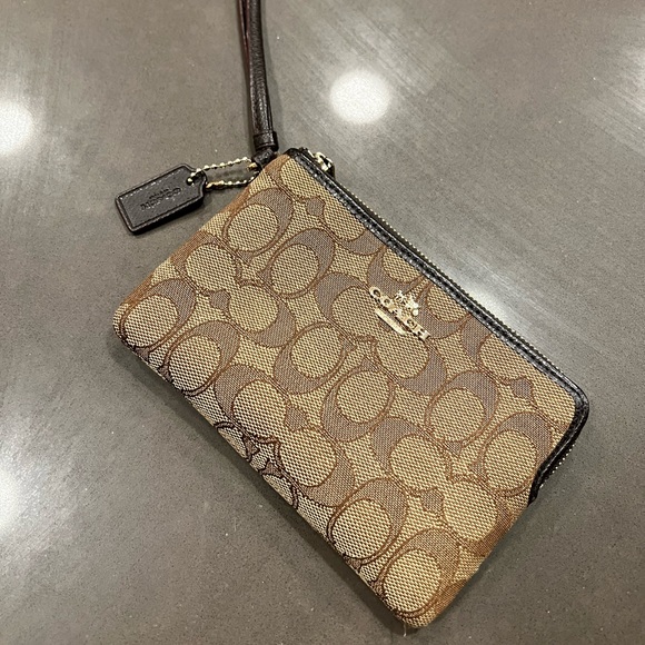 Coach Clutch with zipper - Picture 1 of 4